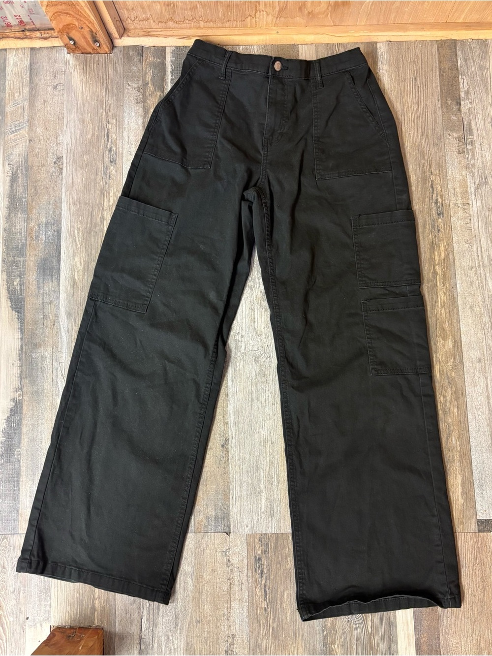 No Boundaries Black Cargo Pants | Size M (8-10)